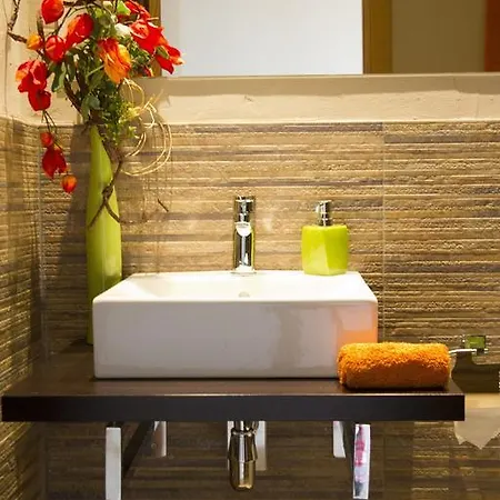 מלון Cal Barber 4*